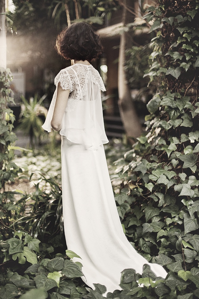 Piękna suknia ślubna Karolina Twardowska Atelier z kolekcji 2015 - Maya. Prosta i lekka, idealna dla kobiet ceniących sobie delikatność.